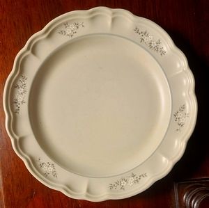 Pfaltzgraff retired Heirloom pattern